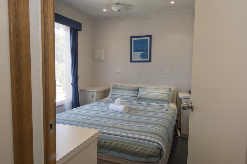 The Lakes Beachfront Holiday Park Lake Tyers Beach Экстерьер фото